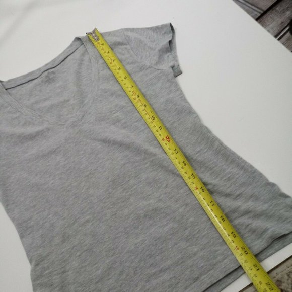 🔥4/$20 Love To Love Classic V-Neck Tee Medium - Picture 9 of 12
